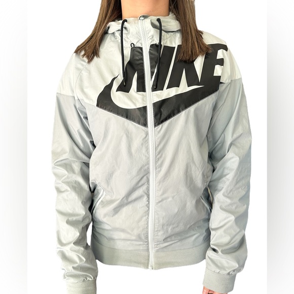 Nike Woman’s Windrunner Zip-Down Jacket - Picture 2 of 5